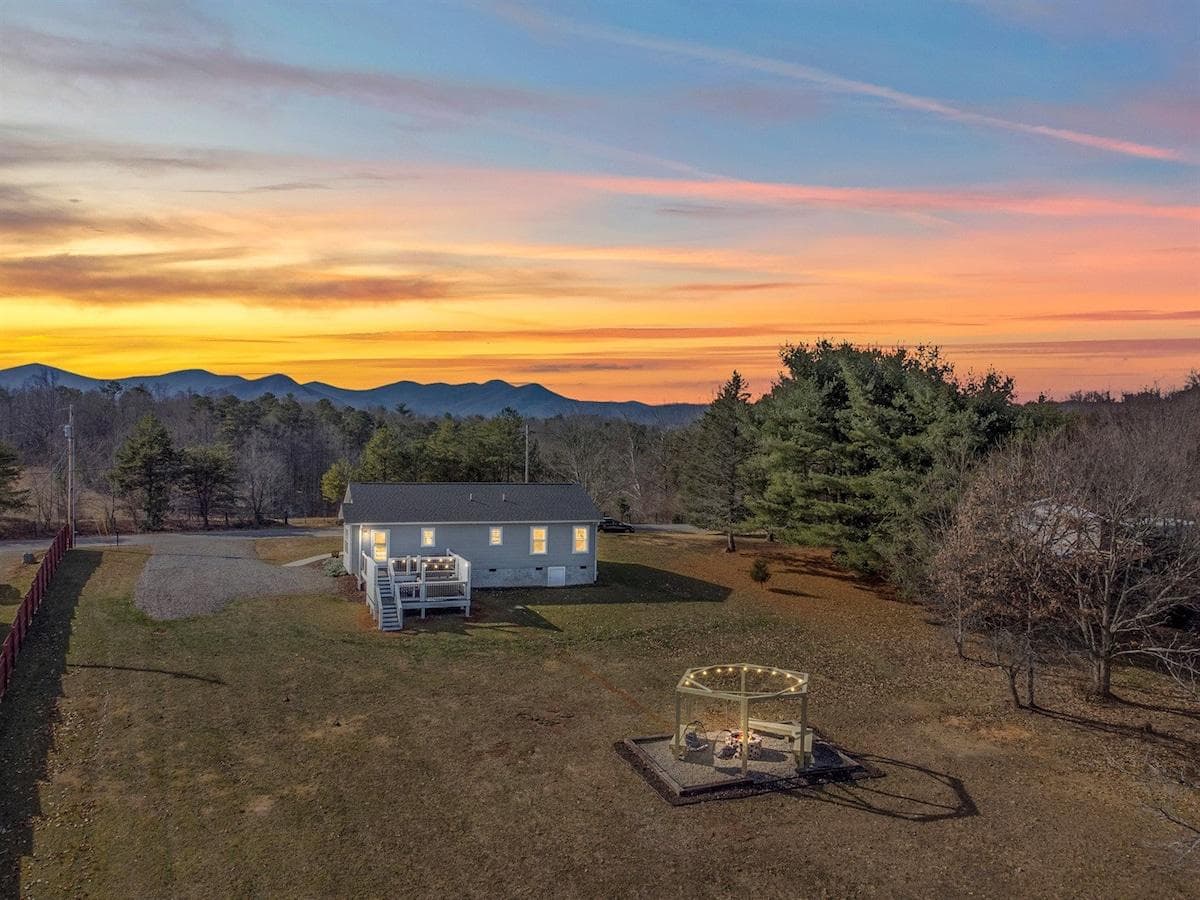 Anytime you step outside at Mountain Haven AVL, you'll be greeted with beautiful mountain views. Take advantage of the large backyard and outdoor areas that we've created for you to enjoy with family and friends!